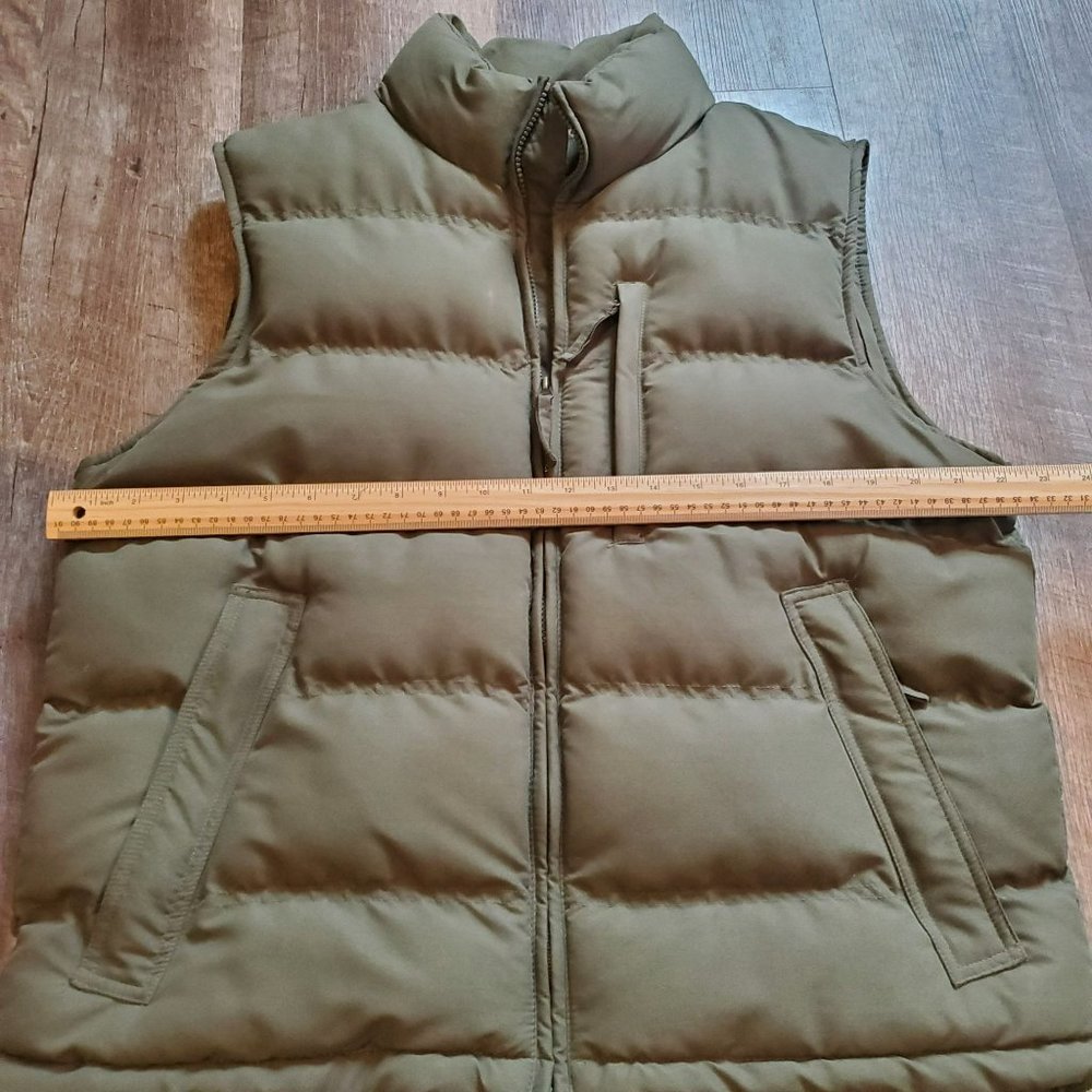 ST. JOHN'S BAY HUNTER GREEN PUFFER VEST SZ. MEDIUM RN 98298 - Picture 5 of 6
